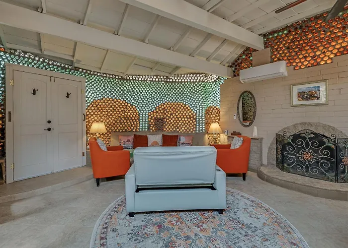Bottle House - New Listing - Special Deals Holiday home