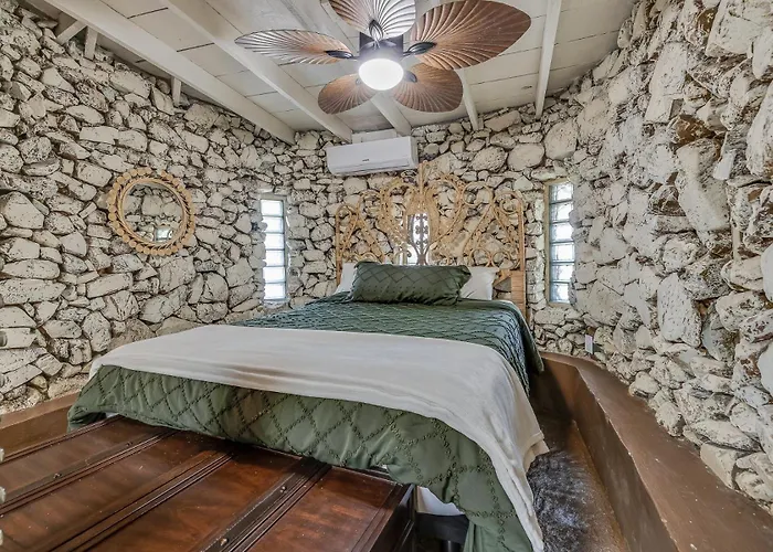 Holiday home Bottle House - New Listing - Special Deals